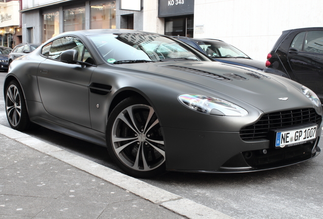 Aston Martin V12 Vantage