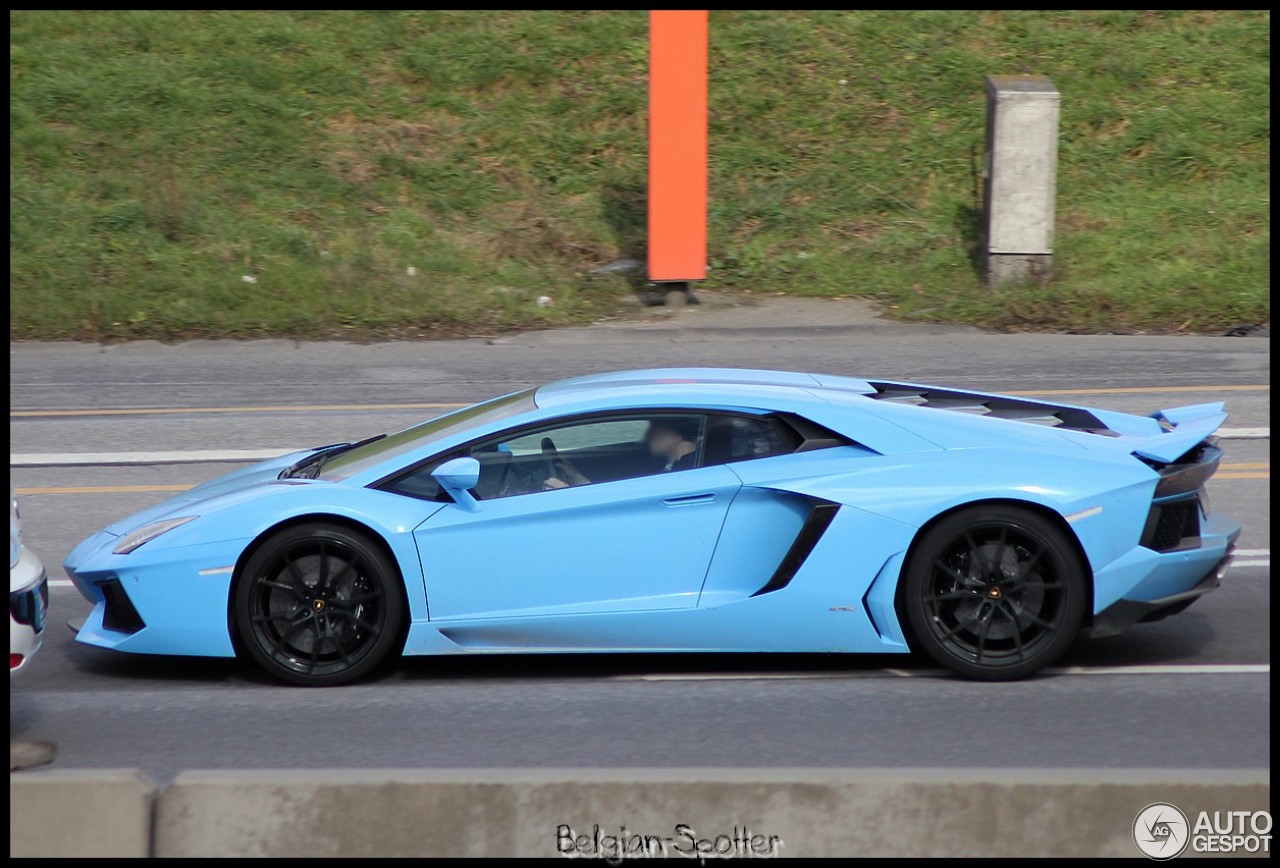 Lamborghini Aventador LP700-4