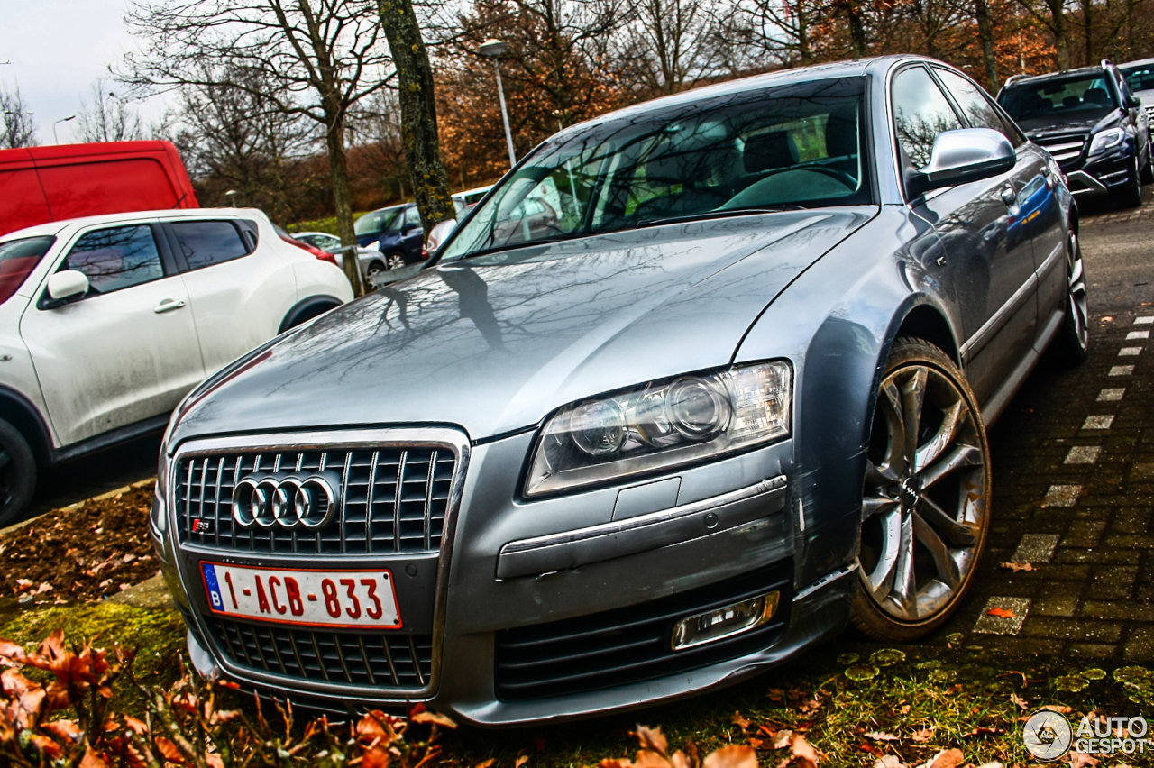 Audi S8 D3