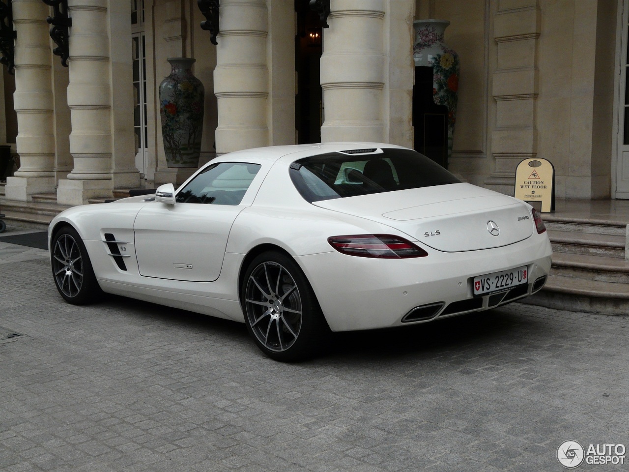 Mercedes-Benz SLS AMG