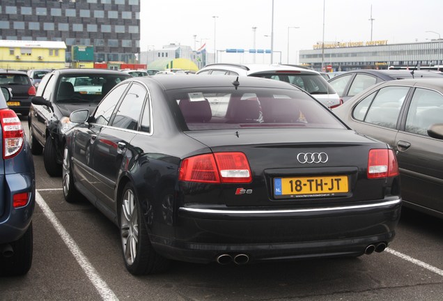 Audi S8 D3