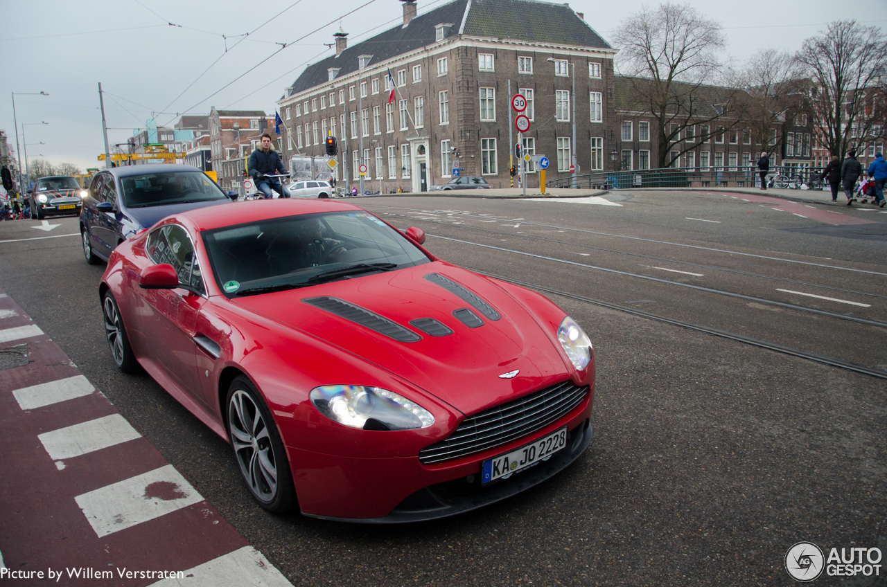 Aston Martin V12 Vantage