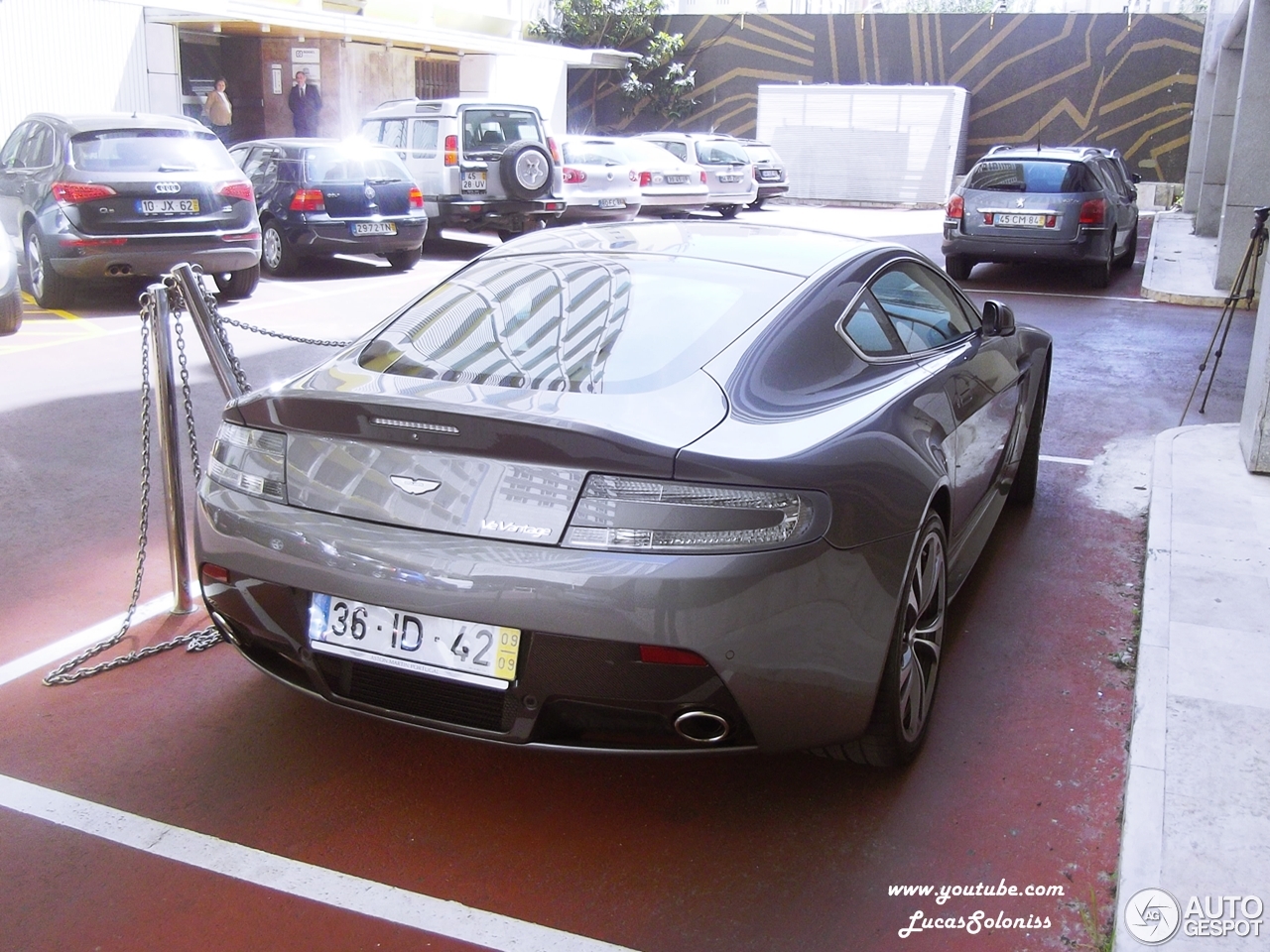 Aston Martin V12 Vantage