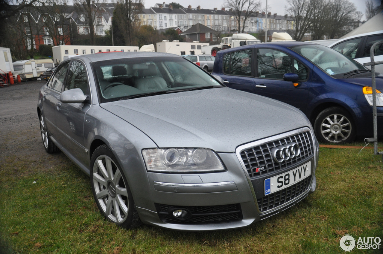 Audi S8 D3