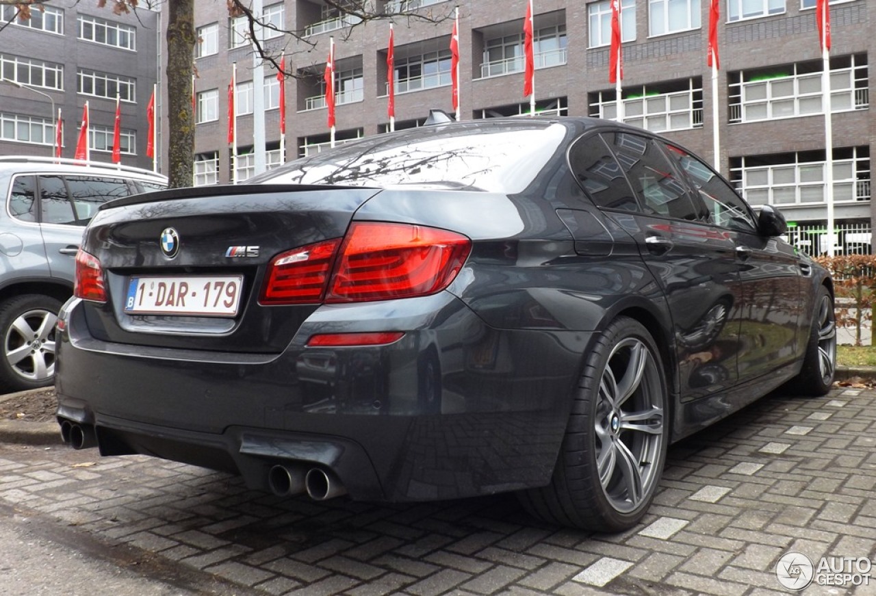 BMW M5 F10 2011