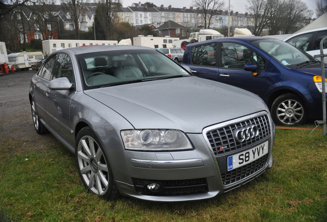 Audi S8 D3