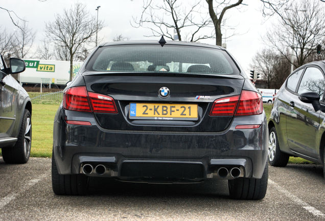 BMW M5 F10 2011