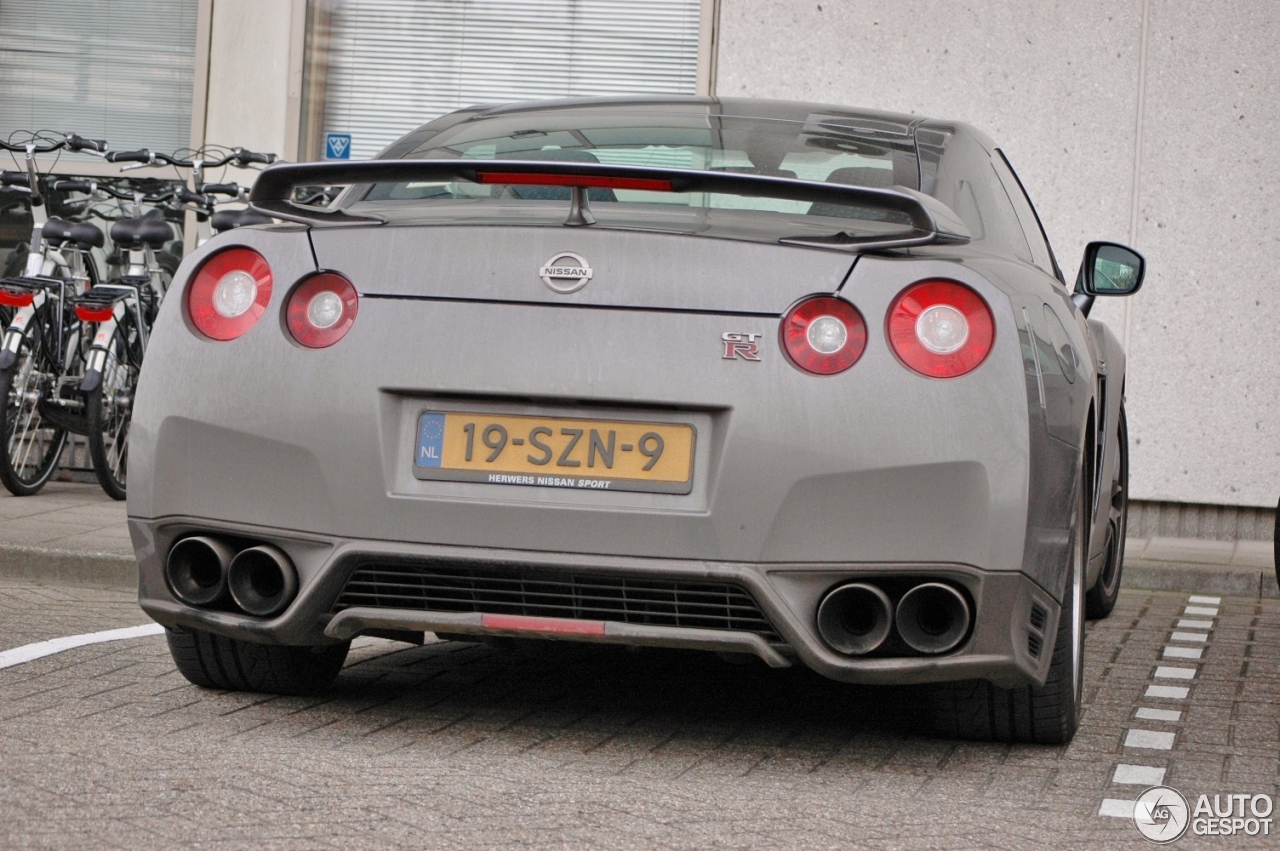 Nissan GT-R 2011