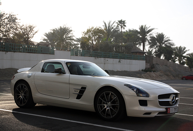 Mercedes-Benz SLS AMG