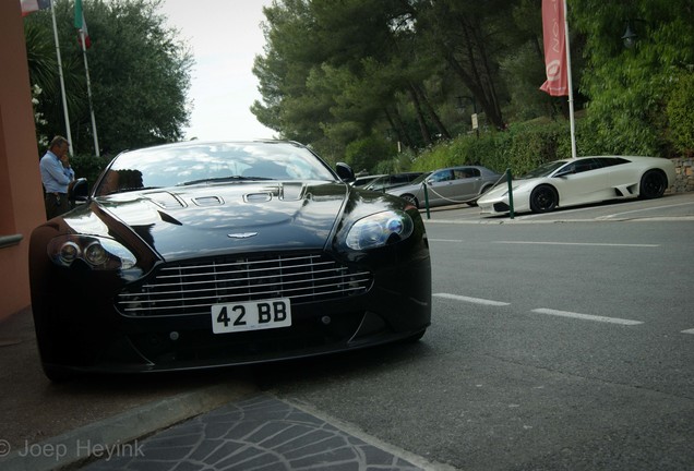 Aston Martin V12 Vantage