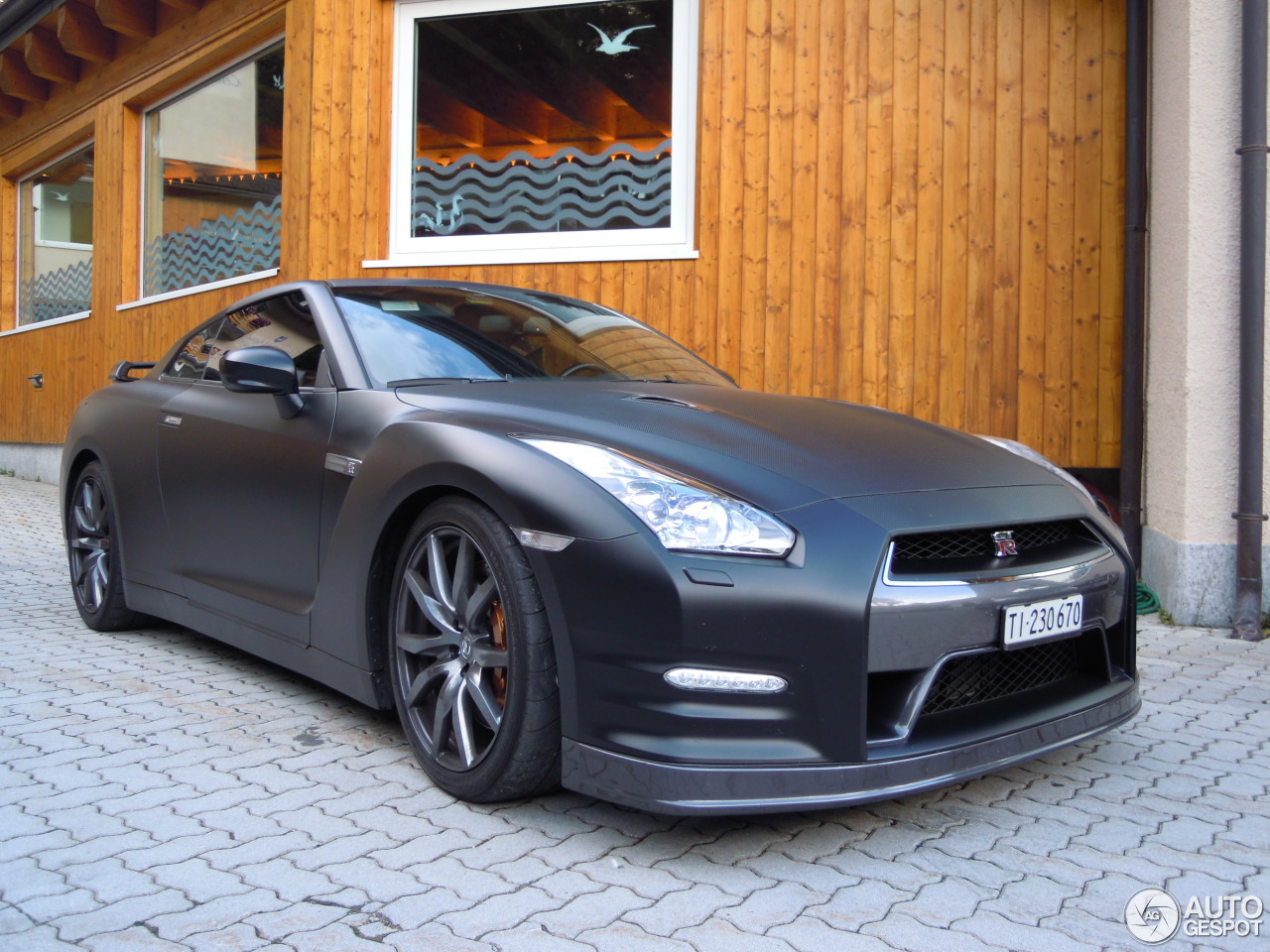 Nissan GT-R 2011