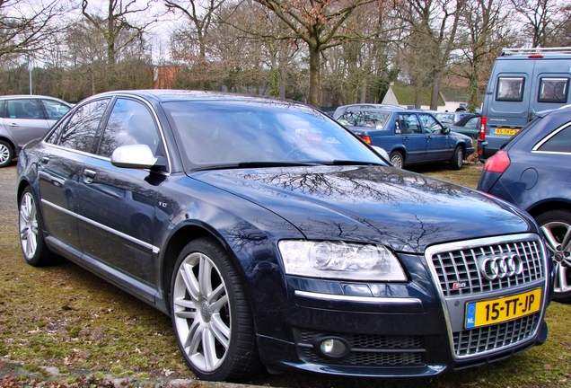 Audi S8 D3