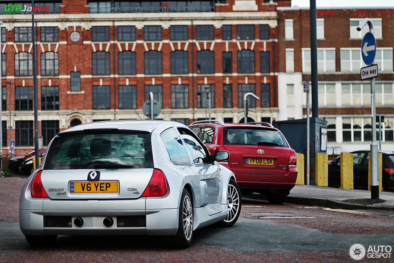 Renault Clio V6