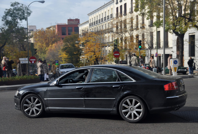 Audi S8 D3