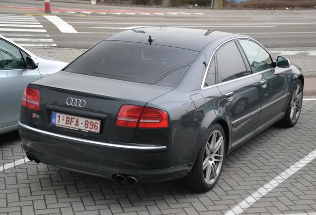 Audi S8 D3