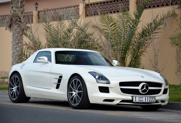 Mercedes-Benz SLS AMG