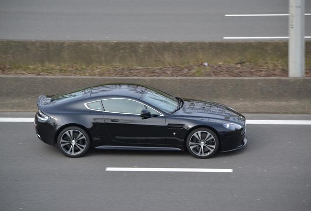 Aston Martin V12 Vantage Carbon Black Edition