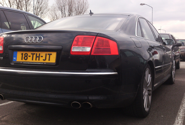 Audi S8 D3