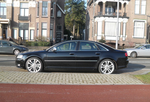 Audi S8 D3