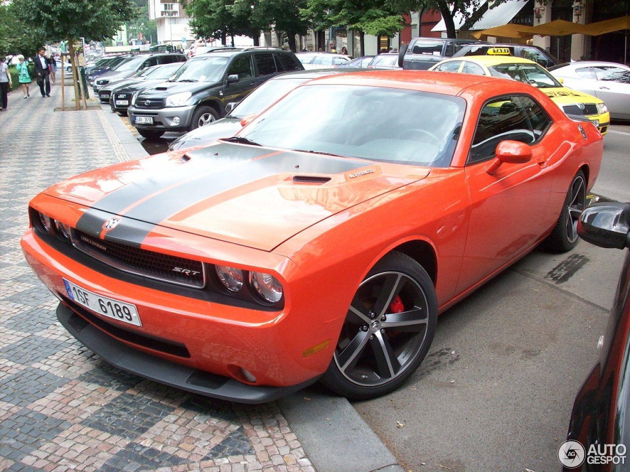 Dodge Challenger SRT-8