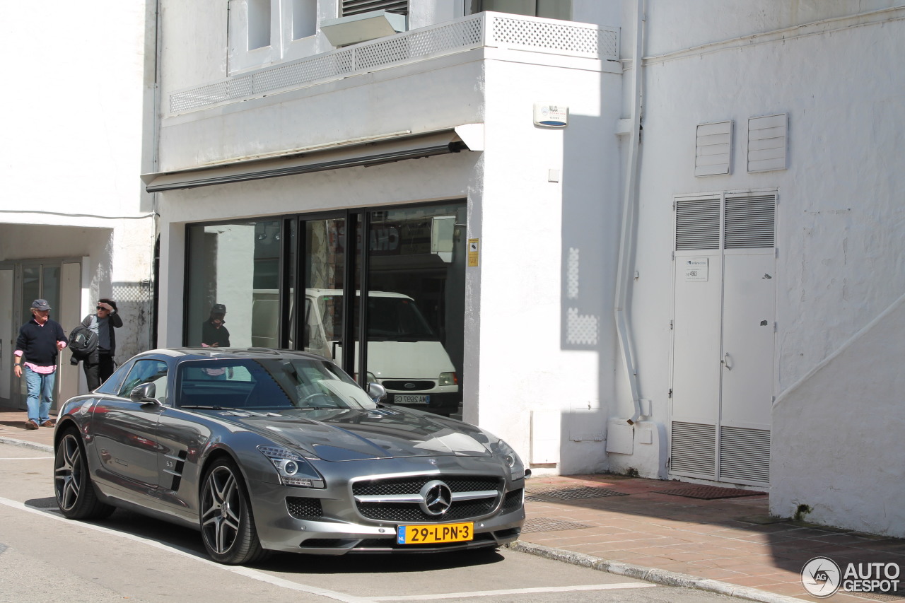 Mercedes-Benz SLS AMG