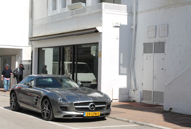 Mercedes-Benz SLS AMG