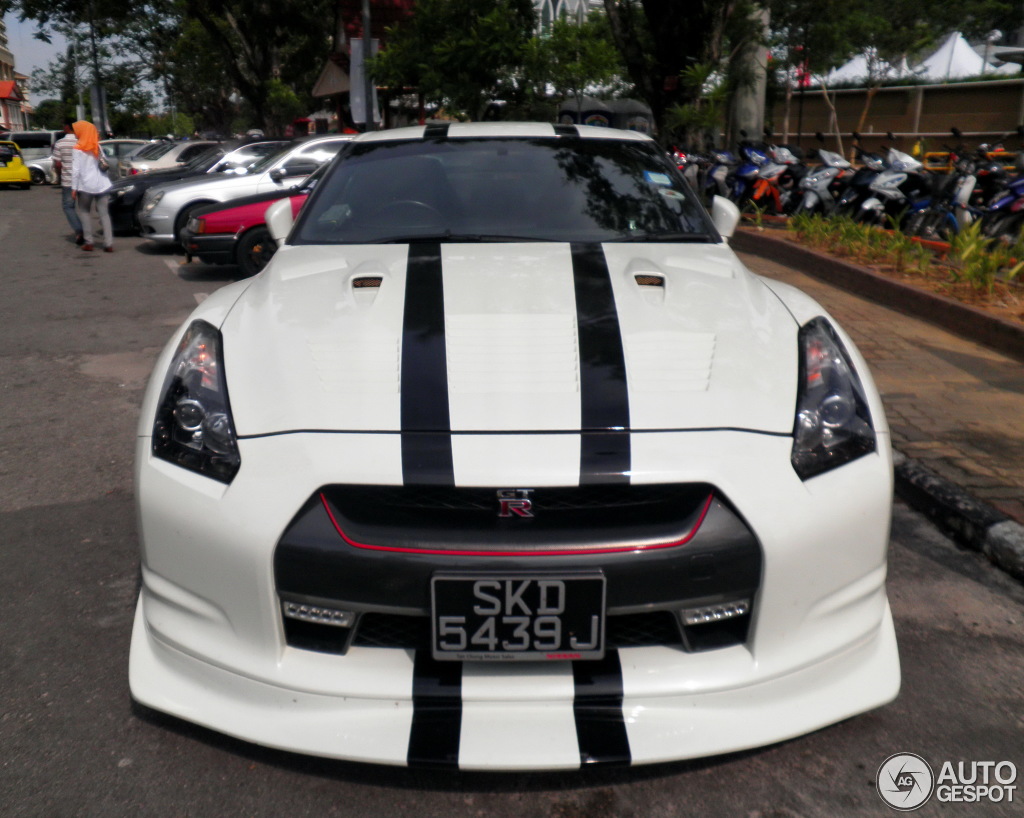 Nissan GT-R