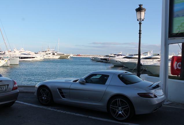 Mercedes-Benz SLS AMG