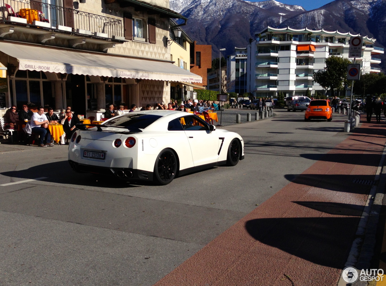 Nissan GT-R 2012