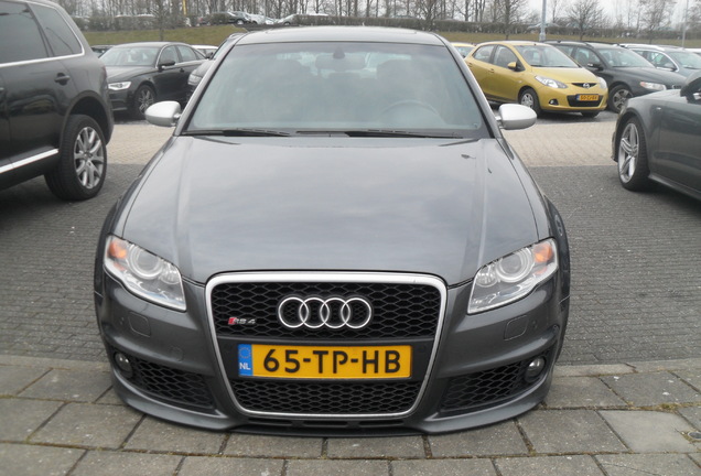 Audi RS4 Sedan