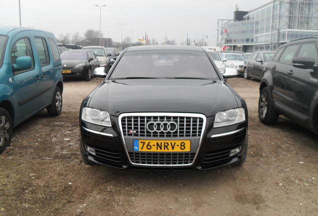 Audi S8 D3