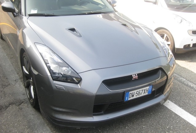 Nissan GT-R