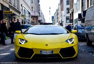 Lamborghini Aventador LP700-4