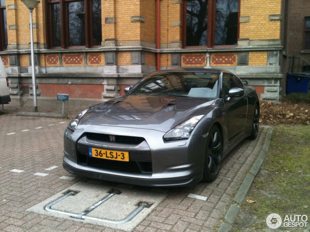 Nissan GT-R