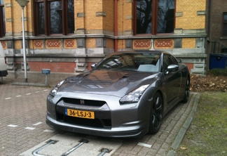 Nissan GT-R