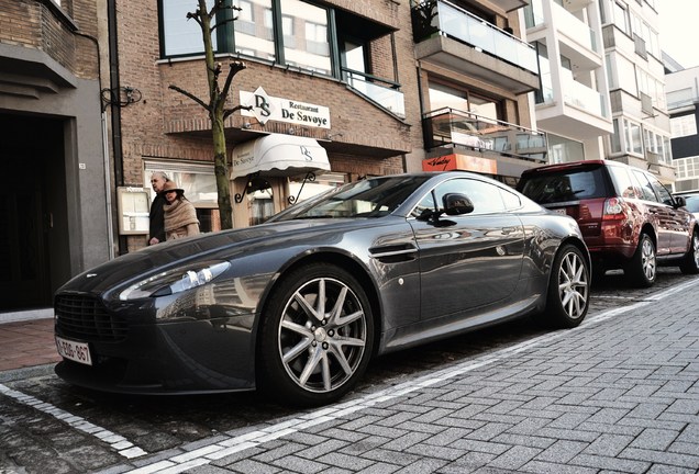 Aston Martin V8 Vantage 2012