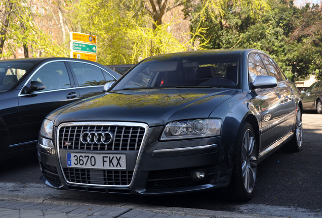 Audi S8 D3