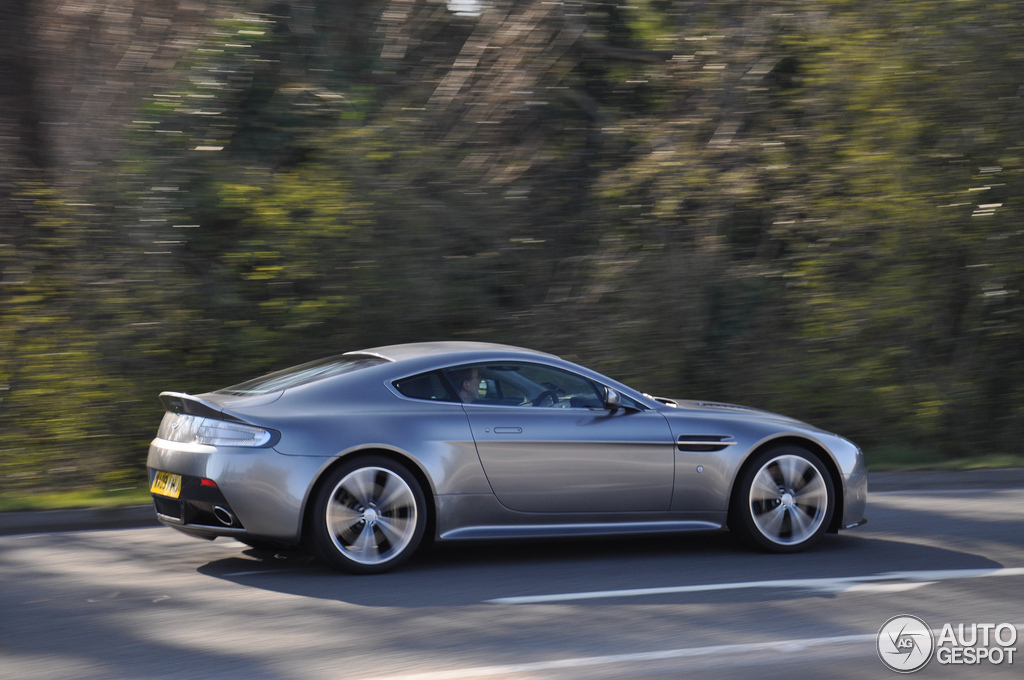 Aston Martin V12 Vantage