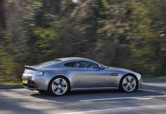 Aston Martin V12 Vantage