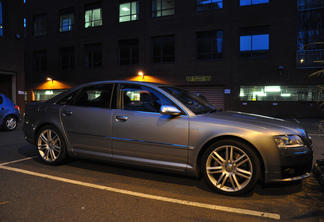 Audi S8 D3