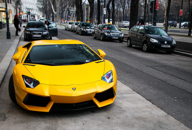 Lamborghini Aventador LP700-4