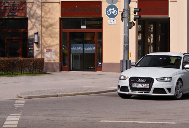 Audi RS4 Avant B8