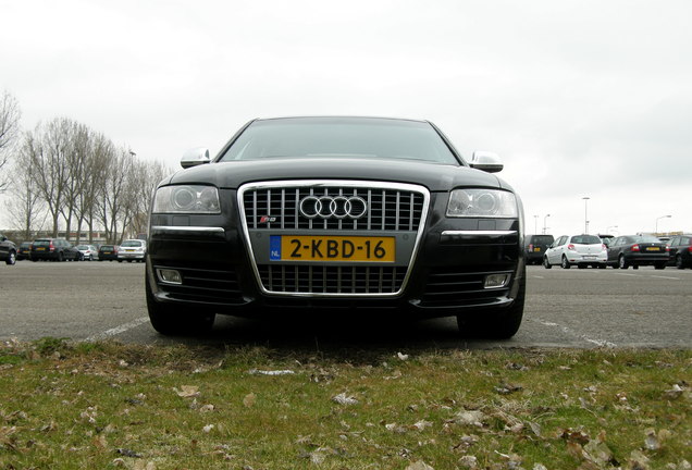 Audi S8 D3