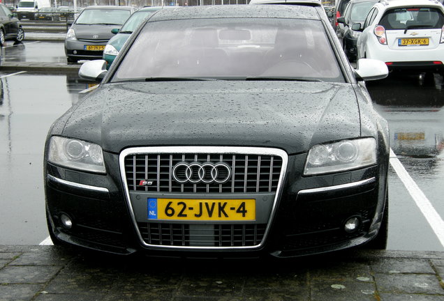 Audi S8 D3