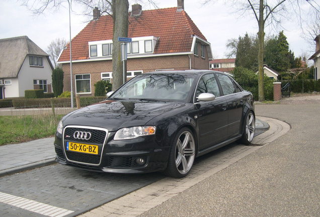 Audi RS4 Sedan