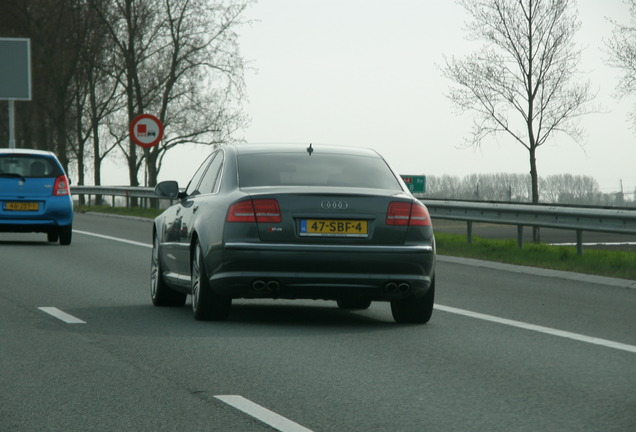 Audi S8 D3