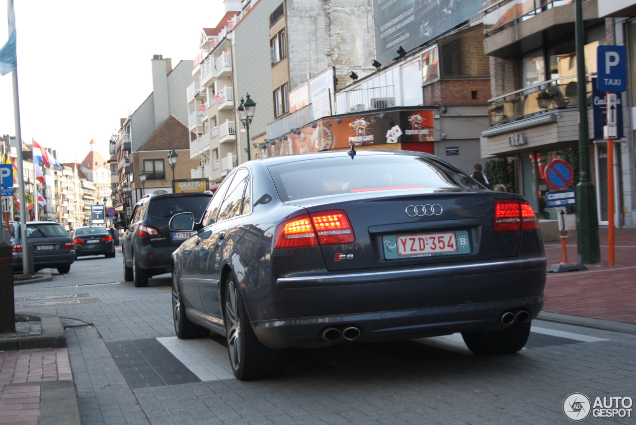 Audi S8 D3