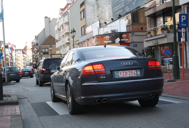 Audi S8 D3