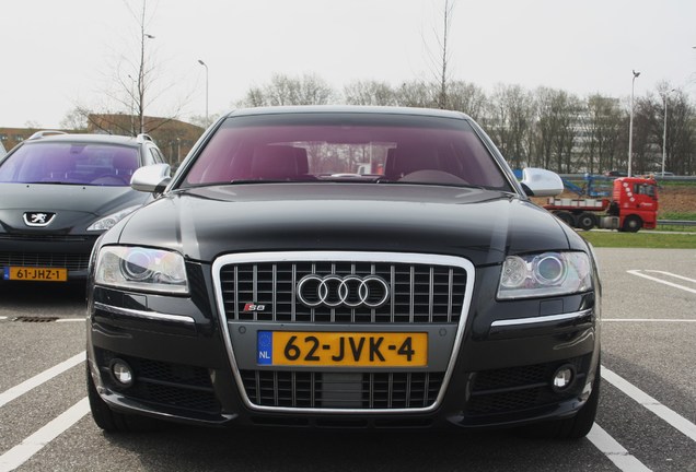 Audi S8 D3