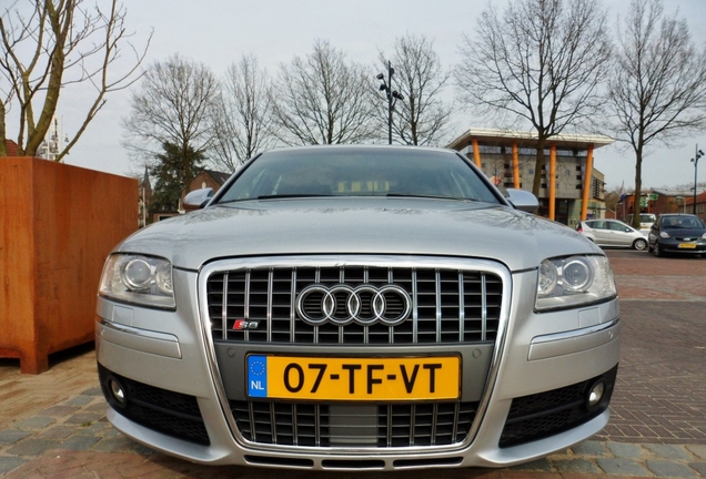 Audi S8 D3